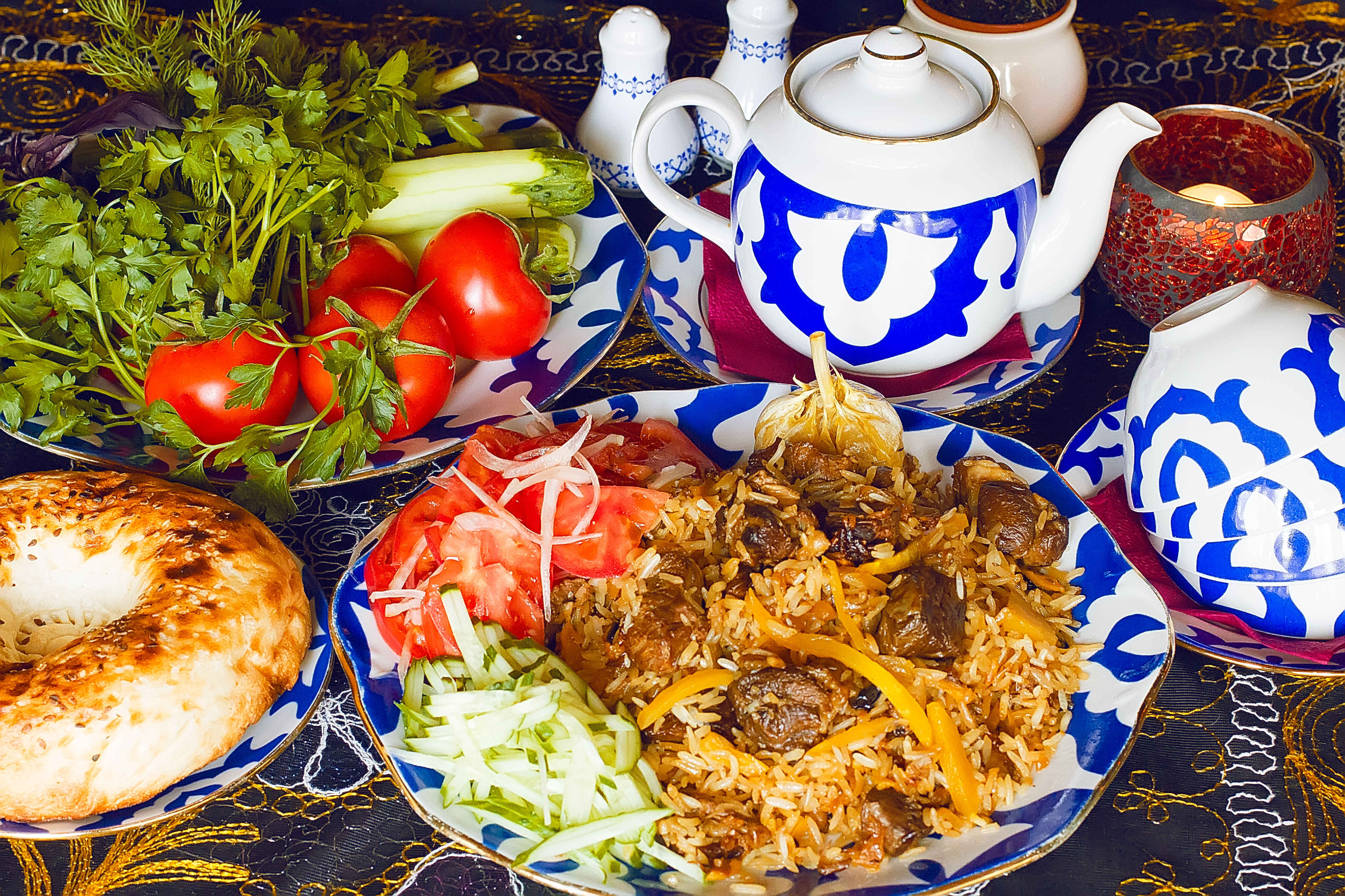 Ближайшая узбекская кухня. Узбекская кухня дастархан. Узбекский стол дастархан. Уйгур таомлари. Ташкент Миллий таомлари.